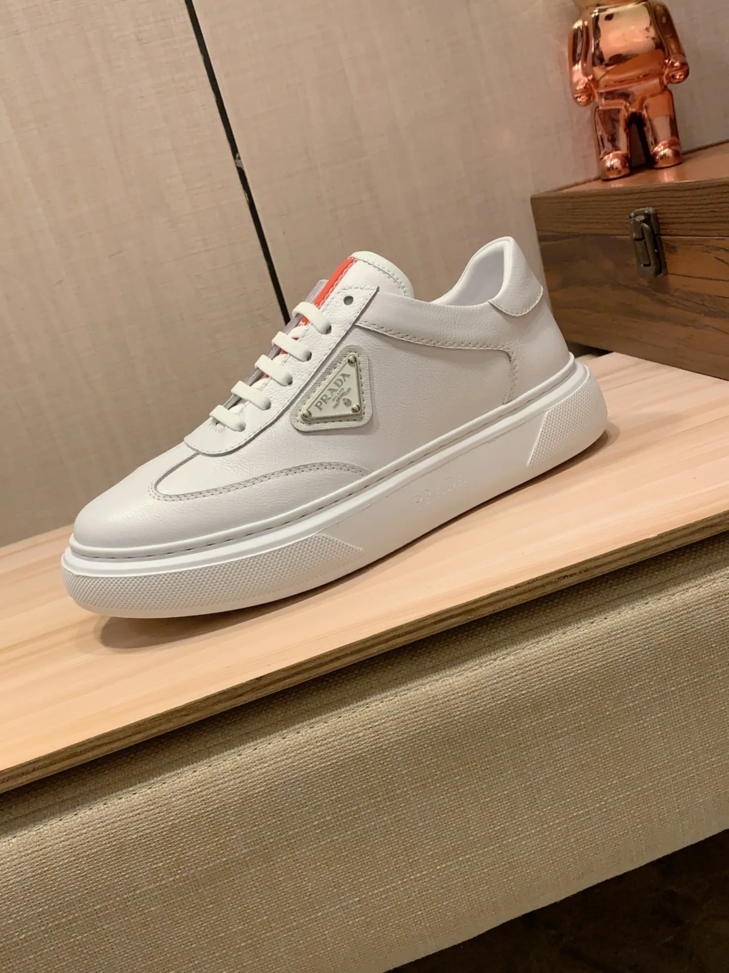 New model: Factory price: 460💰💰🎩🎩[Lightning][Lightning] "Prada Men's Shoes 💰pRADA*" The latest and most popular casual shoes, top brands [seduce] luxury~purchase, top~quality. [Strong] The upper is made of imported breathable and polished cowhide material ➕ Breathable sheepskin feet (•) with fine workmanship. The original stylish and stylish soft rubber wear-resistant and non-slip outsole is light and comfortable on the feet. The real thing looks better when photographed in person. 0186: code: 38-44, 4️⃣ colors selected